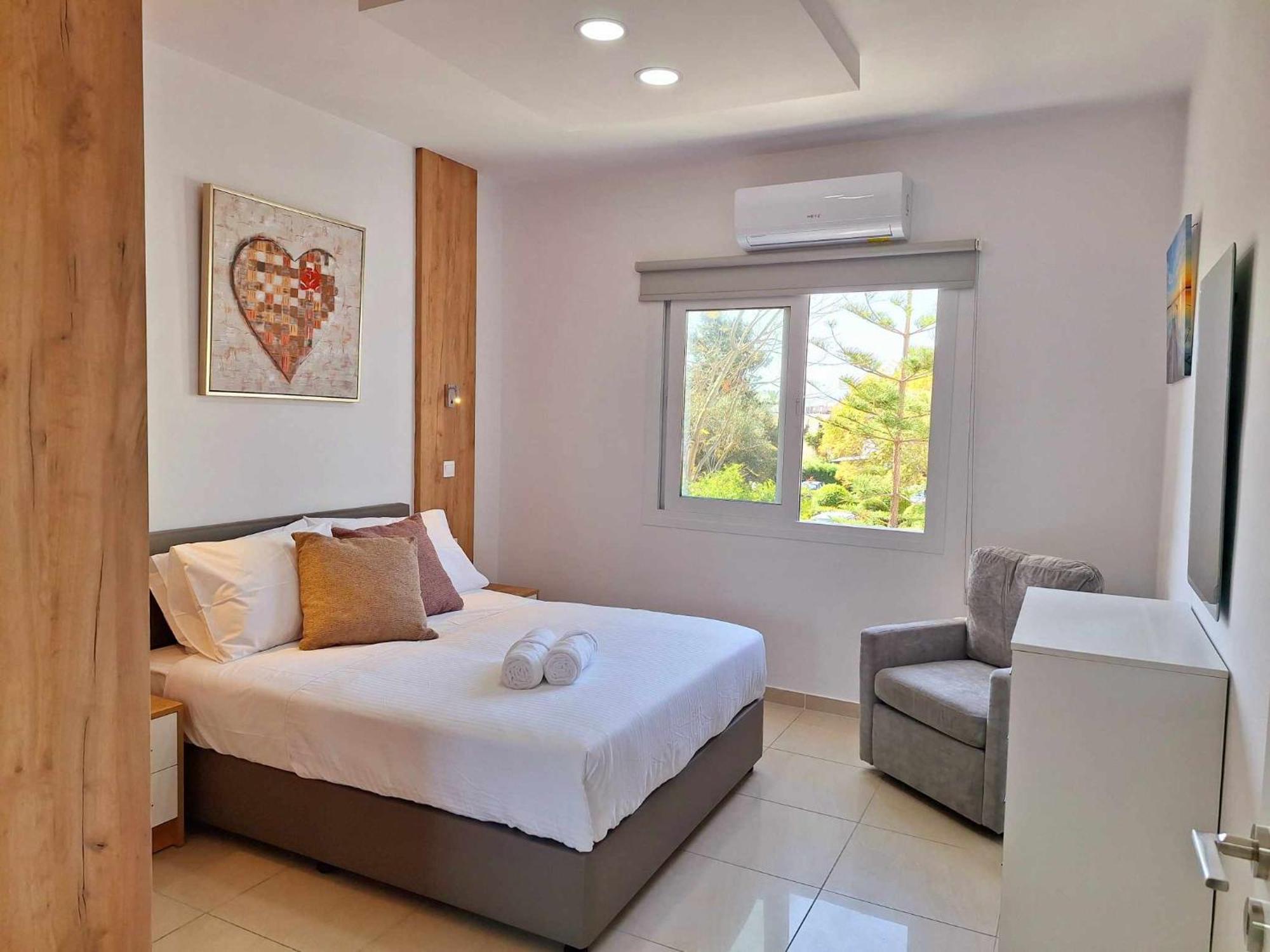 Stylish Apt Kato Paphos Close To Beach & Vibrant Harbor Life エクステリア 写真