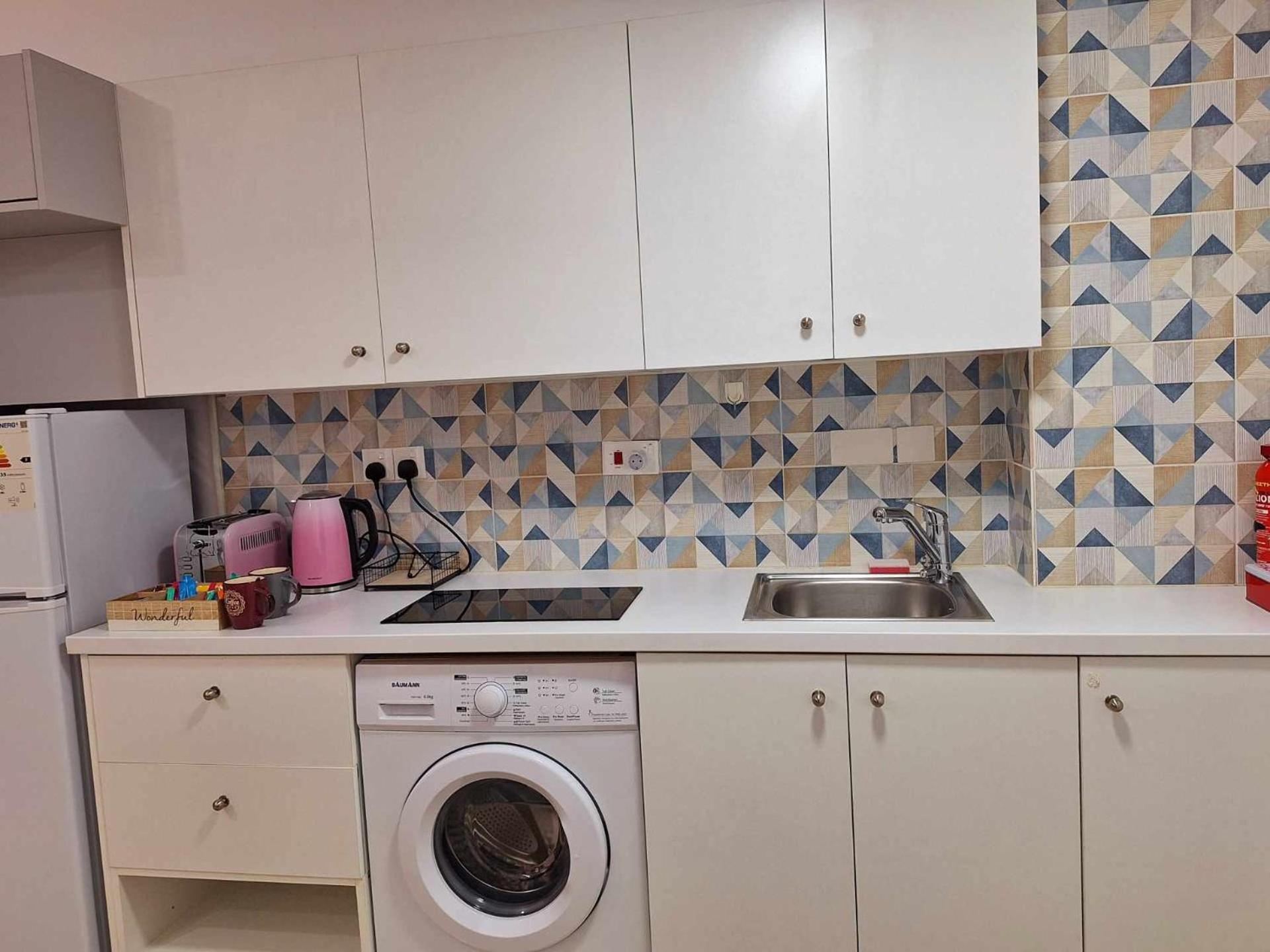 Stylish Apt Kato Paphos Close To Beach & Vibrant Harbor Life エクステリア 写真