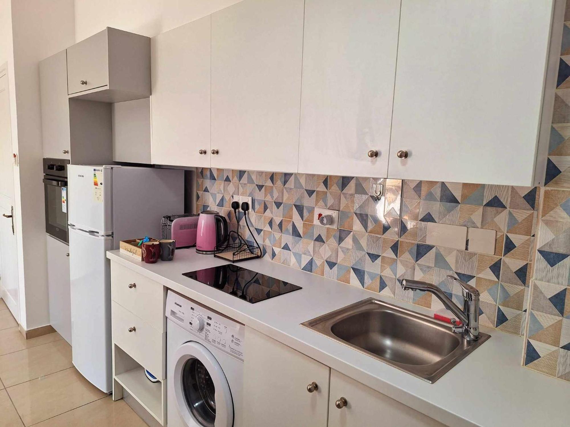 Stylish Apt Kato Paphos Close To Beach & Vibrant Harbor Life エクステリア 写真