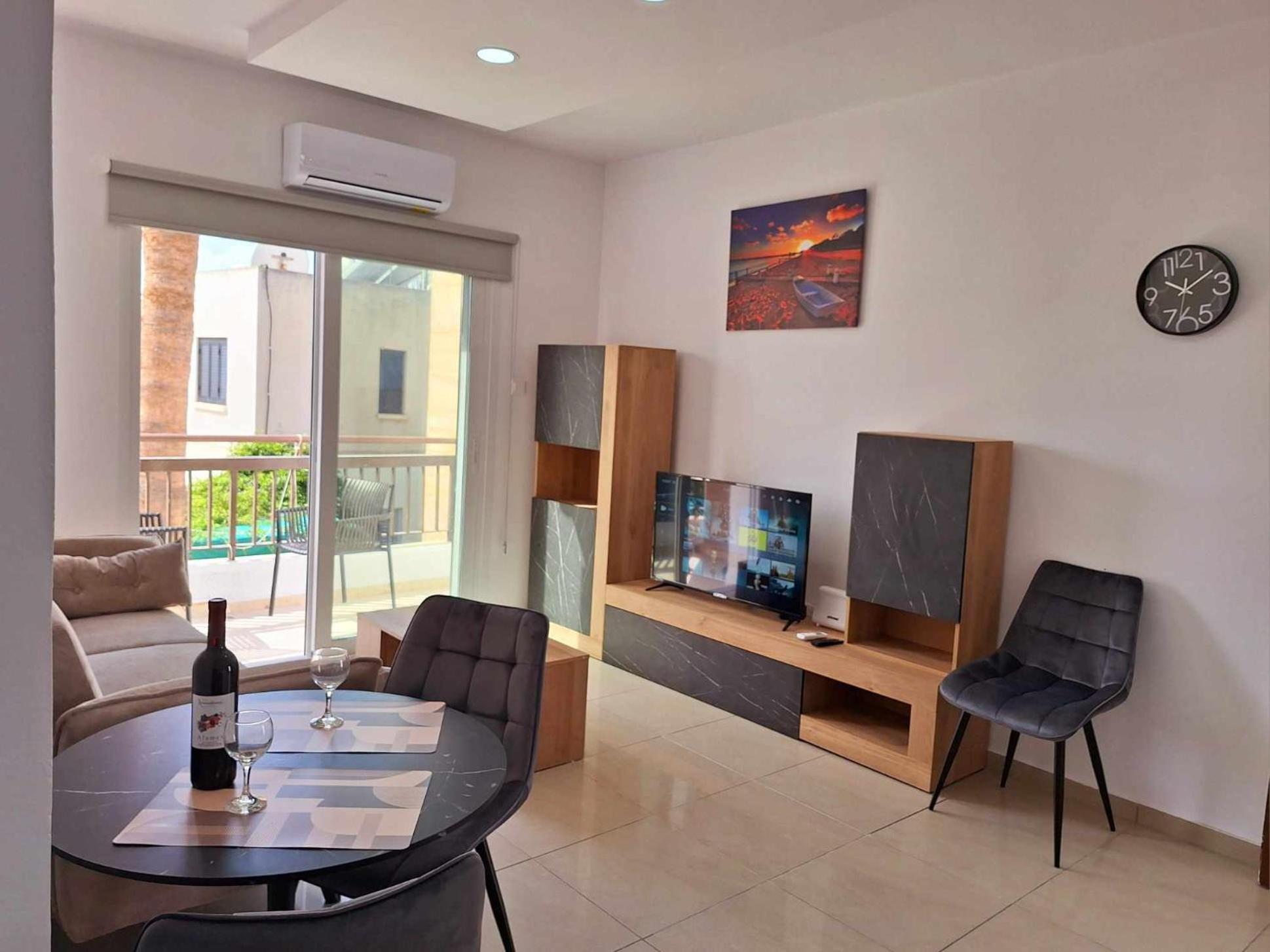Stylish Apt Kato Paphos Close To Beach & Vibrant Harbor Life エクステリア 写真