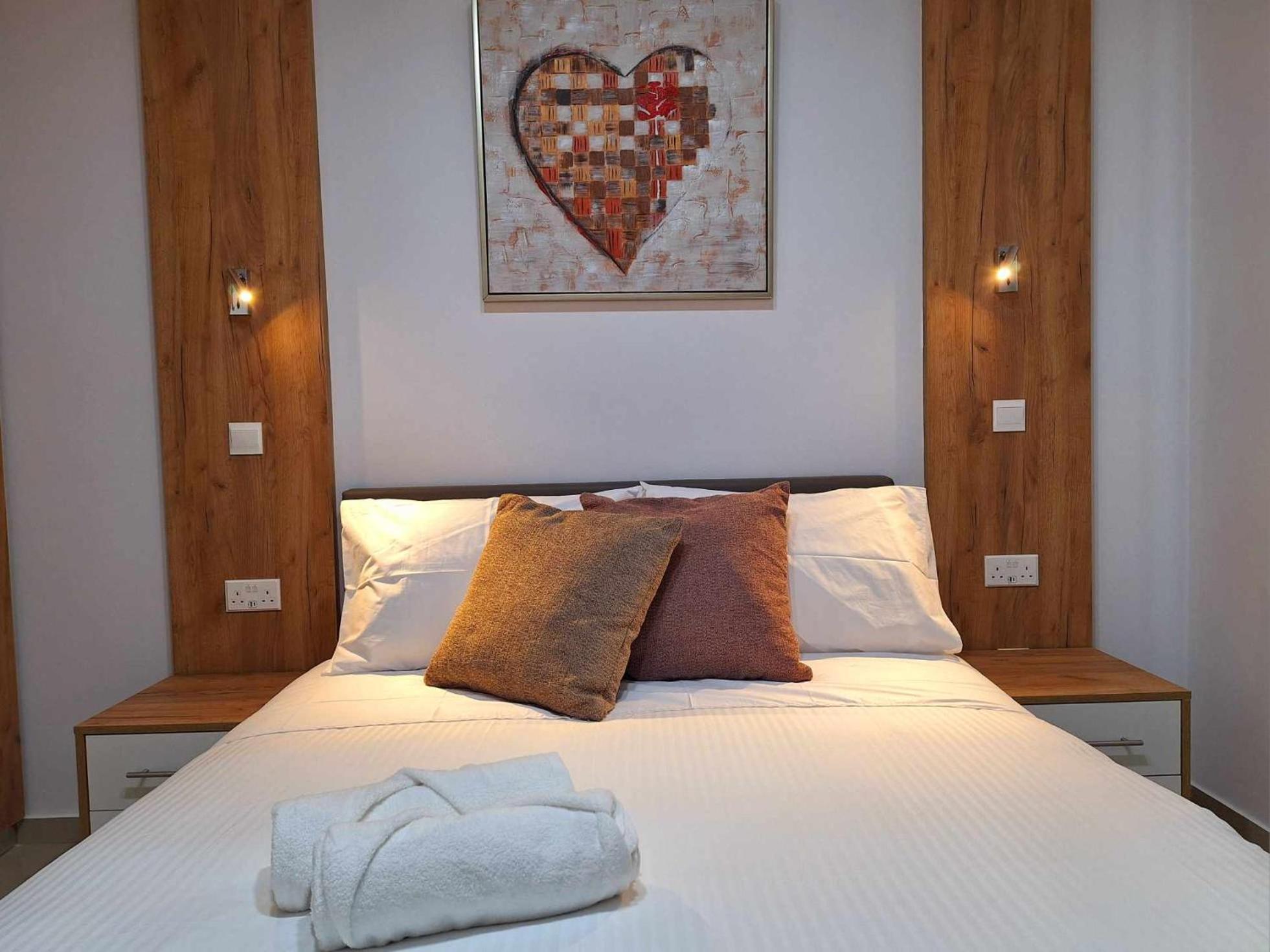 Stylish Apt Kato Paphos Close To Beach & Vibrant Harbor Life エクステリア 写真