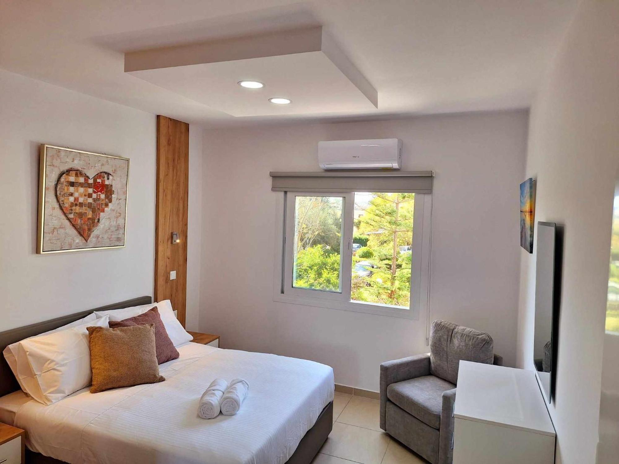 Stylish Apt Kato Paphos Close To Beach & Vibrant Harbor Life エクステリア 写真
