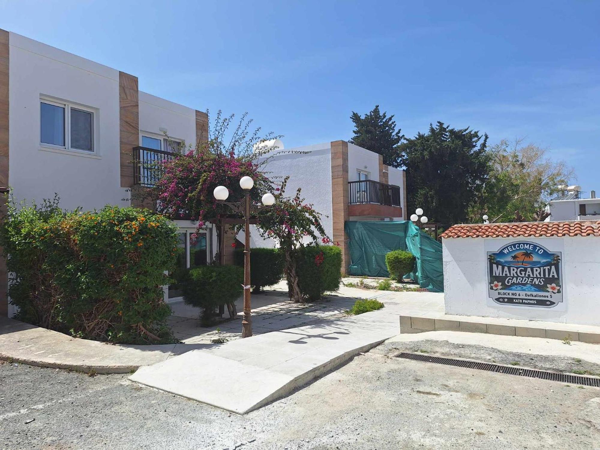 Stylish Apt Kato Paphos Close To Beach & Vibrant Harbor Life エクステリア 写真